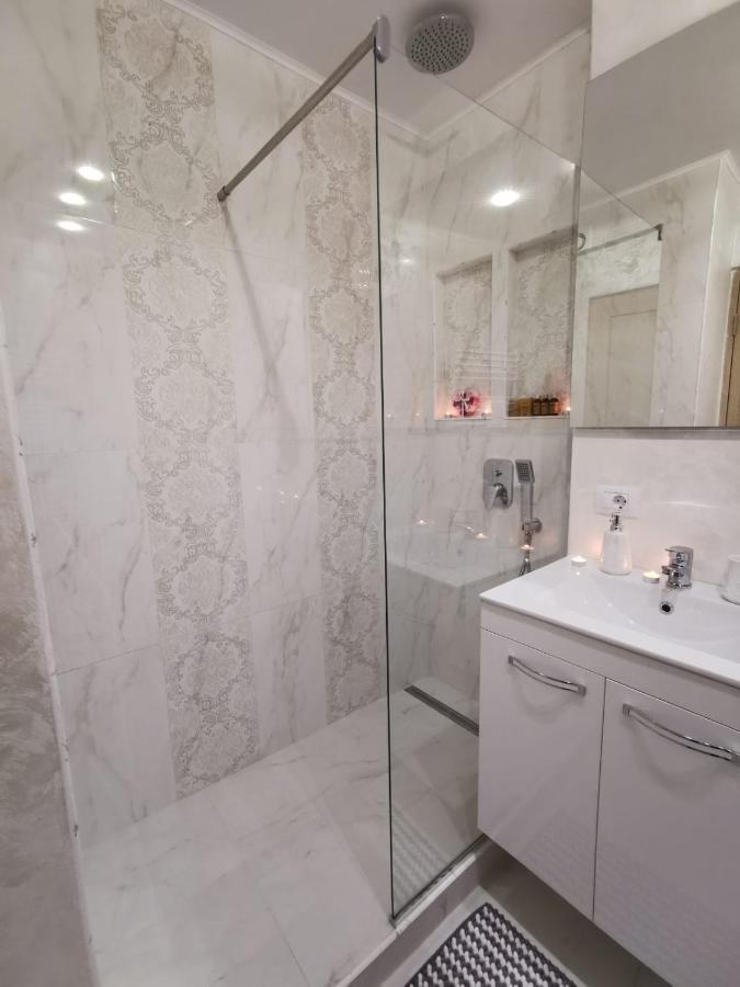 Apartament Gold Luxury Apartment Tîrgu Ocna Екстериор снимка
